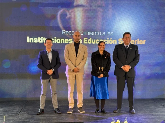 PRONABEC reconoce a la UC